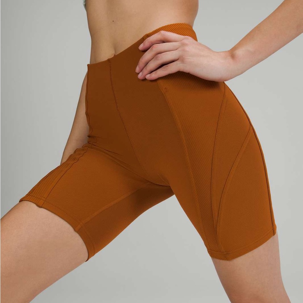 Ribbed High-Rise Yoga Short 8"